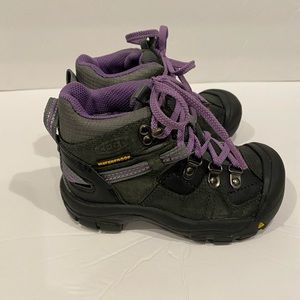 KEEN Kids Clayton WP Hiking Boot - Kids Size 9